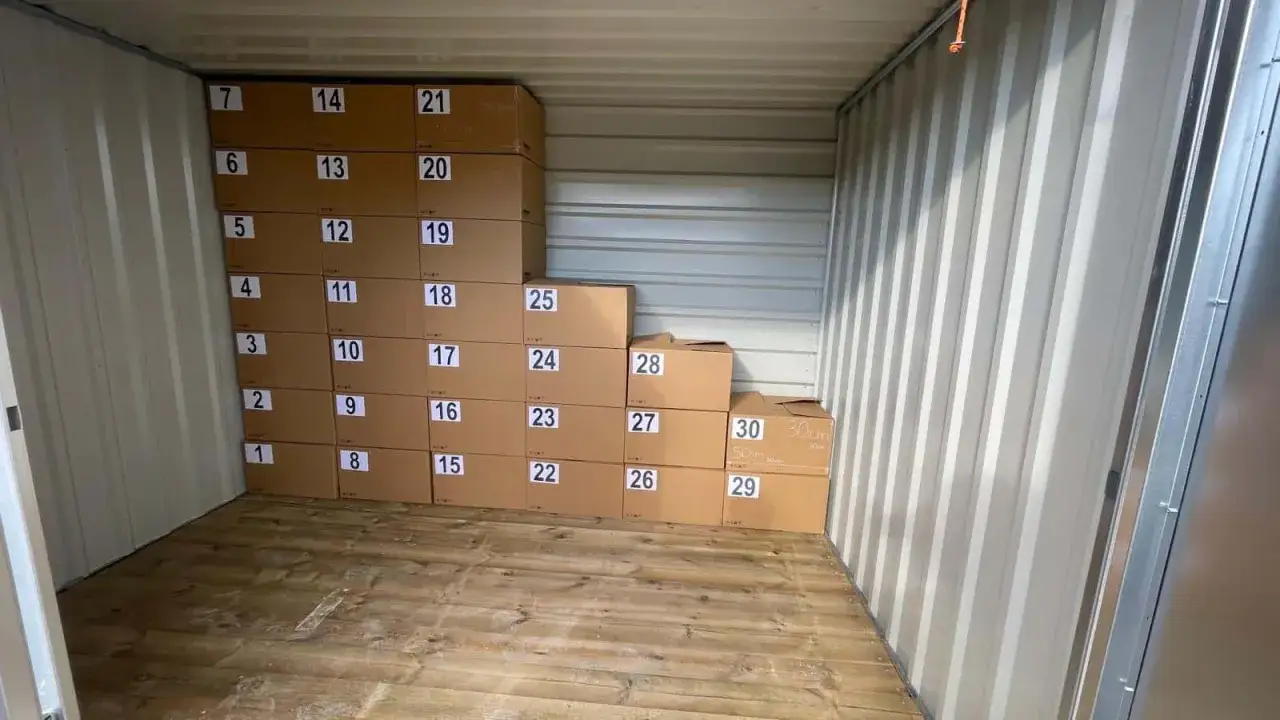 magazyn self storage wnętrze boksy r&oacute;żne rozmiary