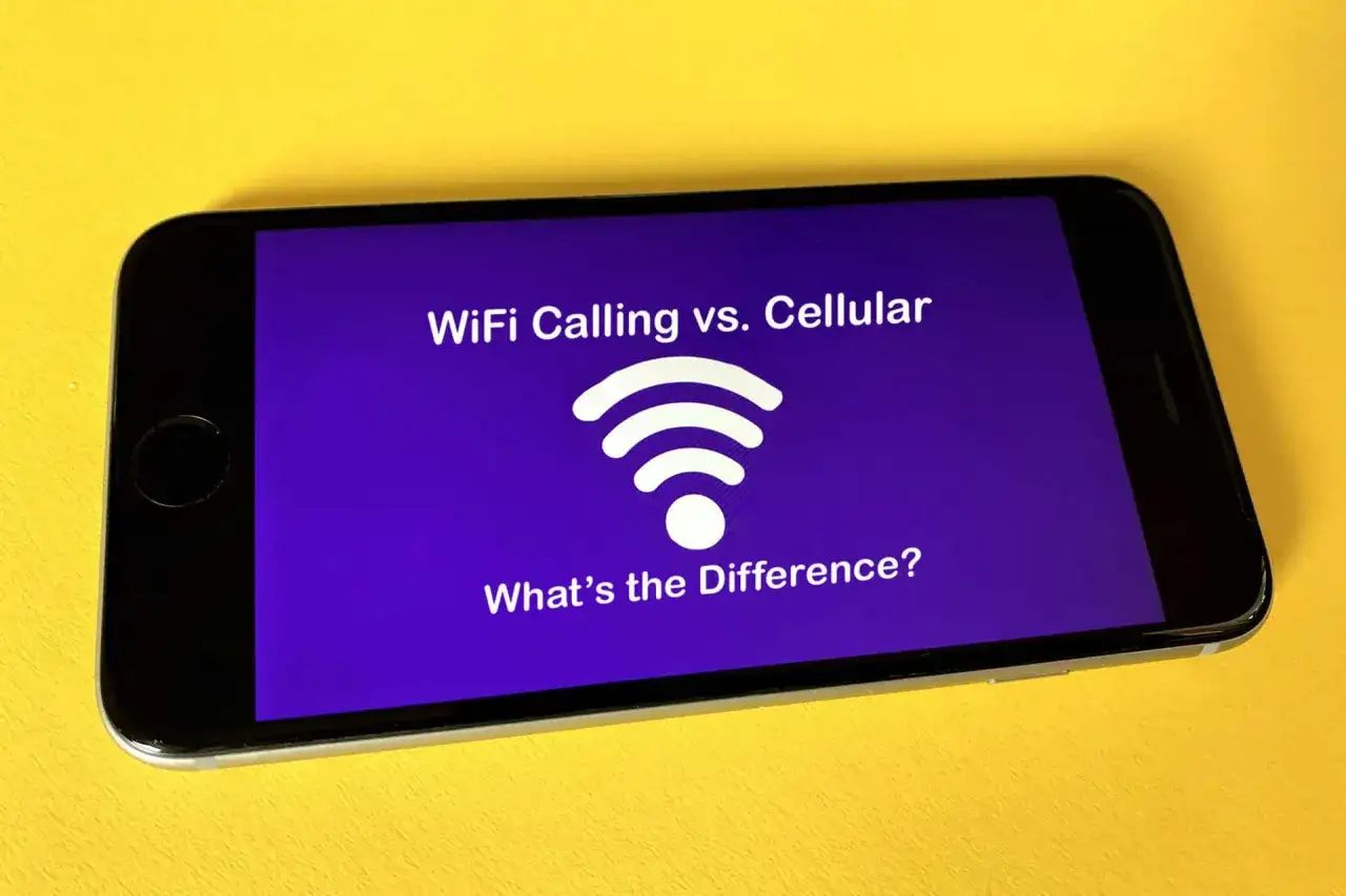 Telefon z napisem 