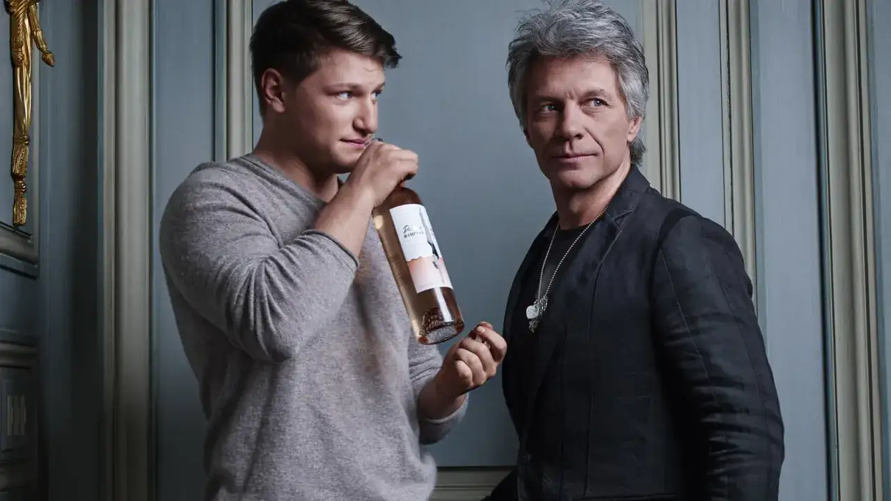 Jesse Bongiovi och Jon Bon Jovi presenterar sitt ros&eacute;vin.