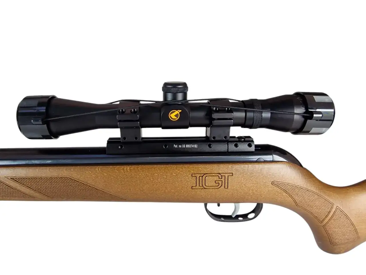 Karabinek Gamo Hunter Maxxim IGT 4.5 mm z lunetą. Drewniana kolba z grawerem IGT.