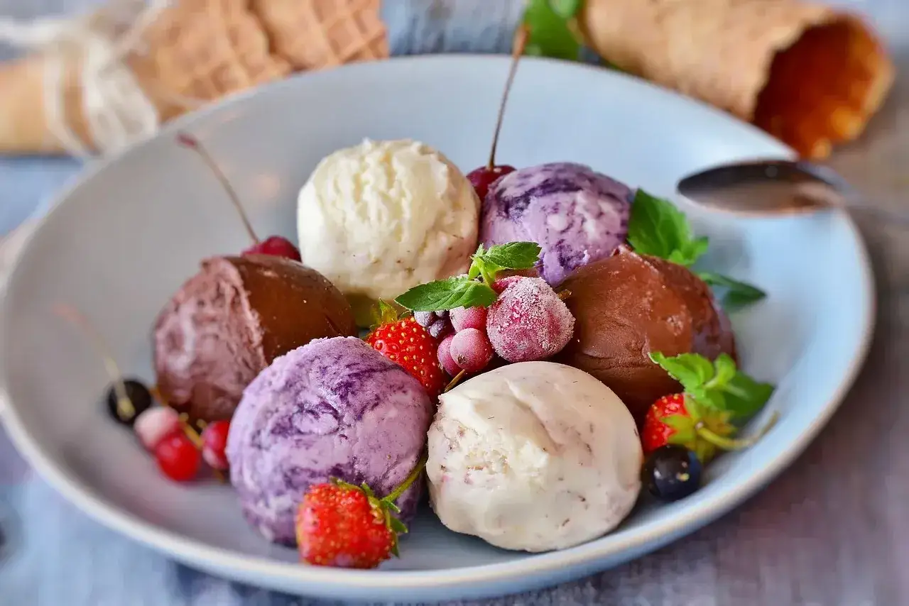 r&oacute;żne smaki sorbet&oacute;w egzotycznych