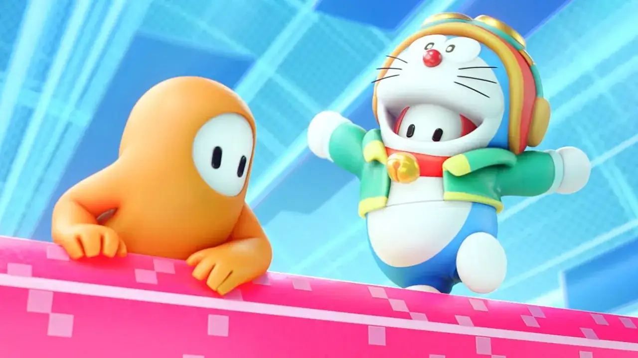 Pomarańczowy ludzik z Fall Guys i Doraemon w stroju narciarskim na różowej platformie. Idealne darmowe gry na Nintendo Switch!