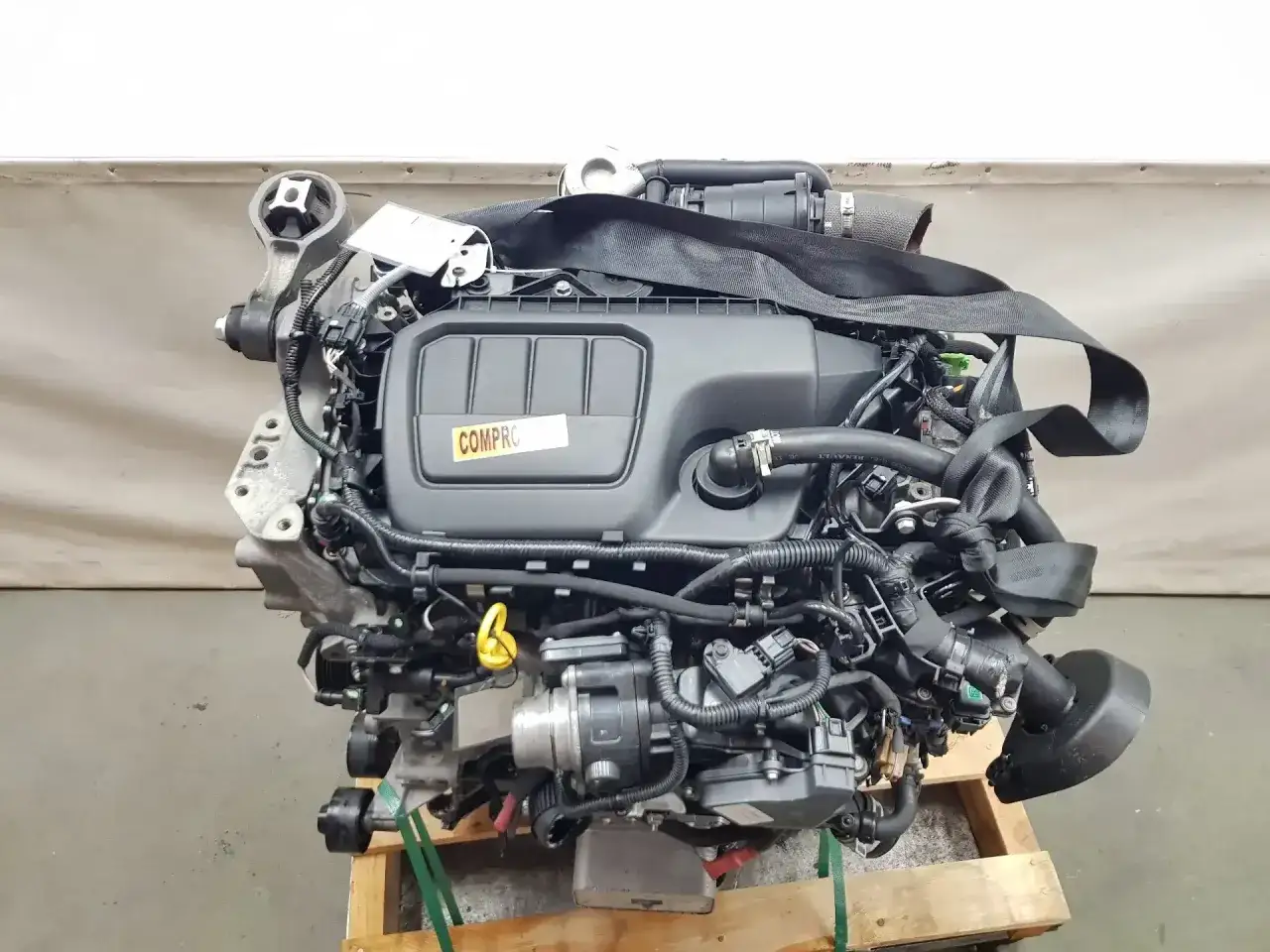 Motor eines Opel Vivaro 1.6 Biturbo, bereit f&uuml;r Reparaturen wegen m&ouml;glicher Probleme.