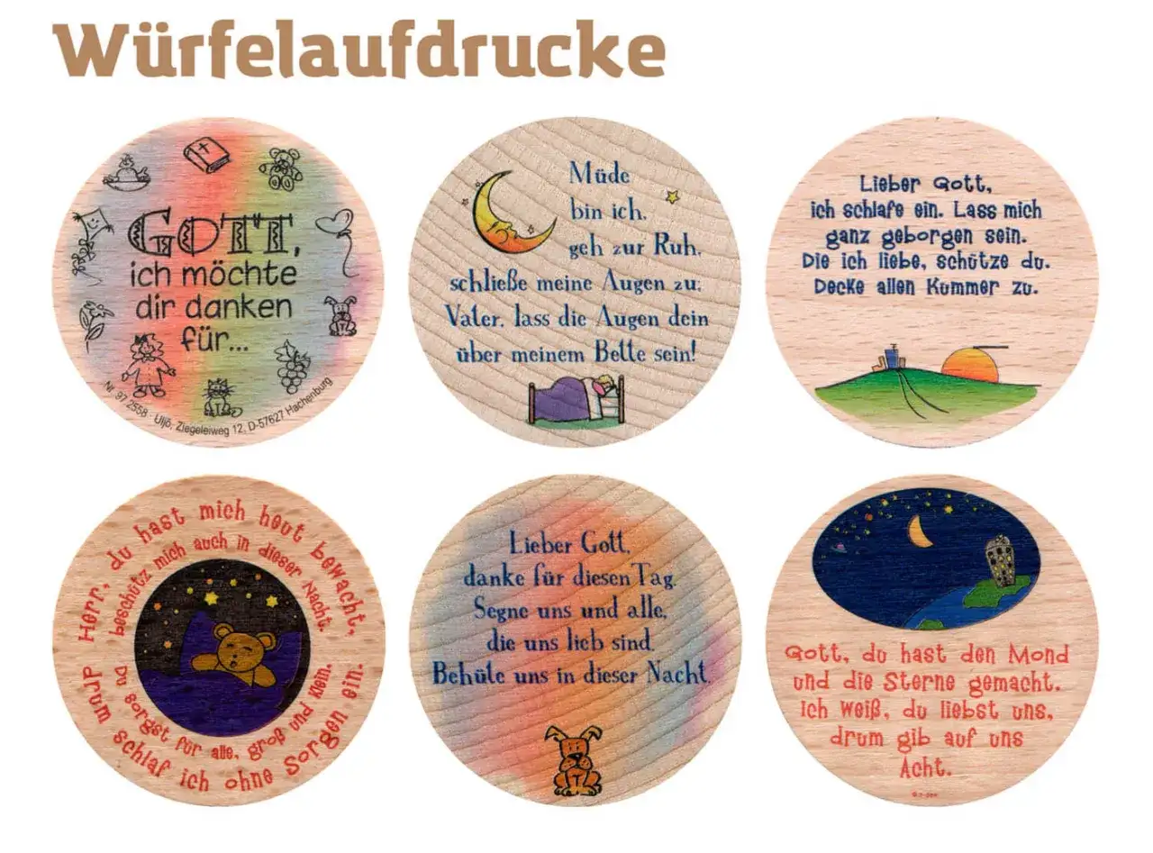 Sechs Holzscheiben mit kindgerechten Gebeten und Bildern, die christliche Erziehung vermitteln. Sie zeigen Motive wie einen Teddy im Mond, ein schlafendes Kind und Sterne.