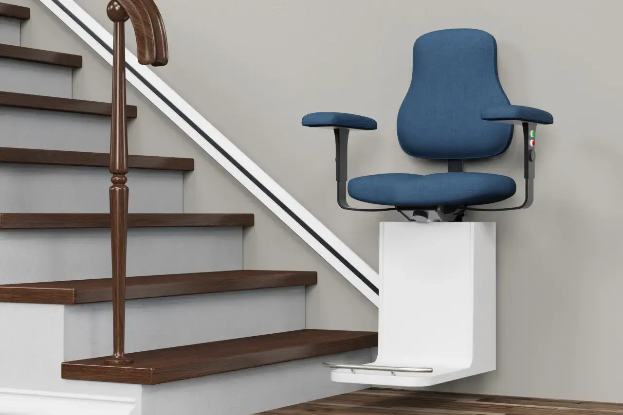 Fauteuil monte escalier bleu, solution pratique pour l'accessibilité. Découvrez le prix monte escalier pour votre domicile.