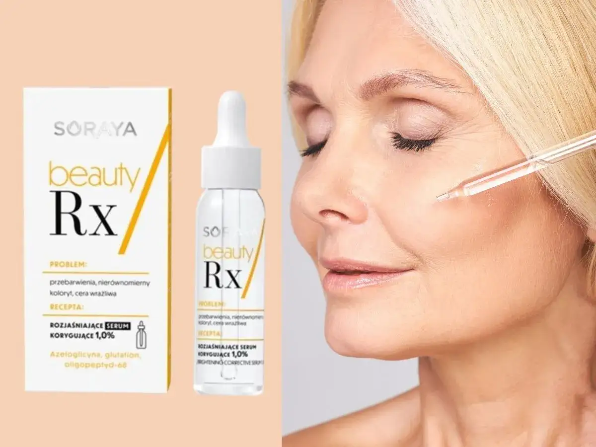 Kobieta zamyka oczy, gdy kropla serum z pipetki ląduje na jej policzku. Produkt Soraya Beauty Rx z arbutyną rozjaśnia cerę.