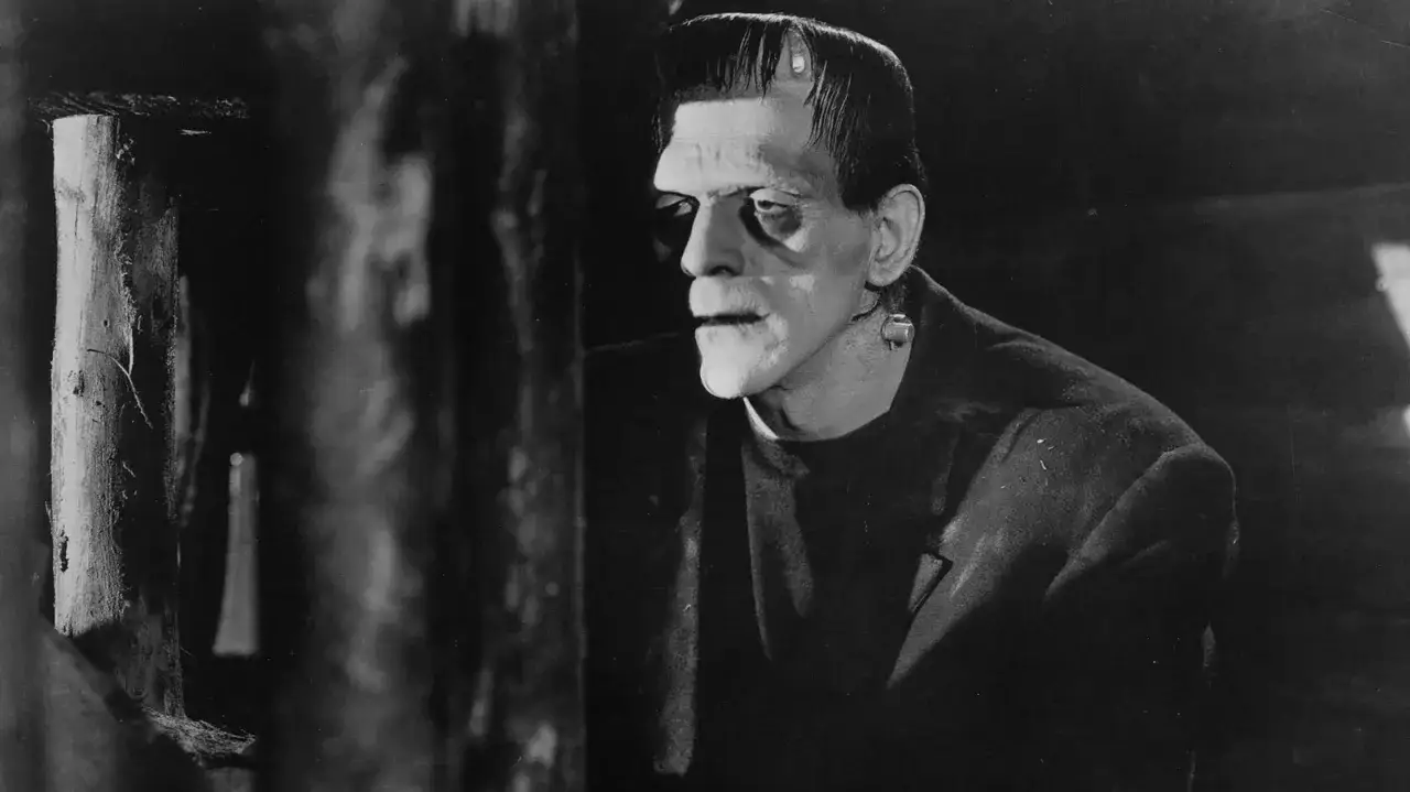 Frankensteins monsterfilm: en ikonisk bild av monstret med dess karaktäristiska ärr och bultar i halsen.