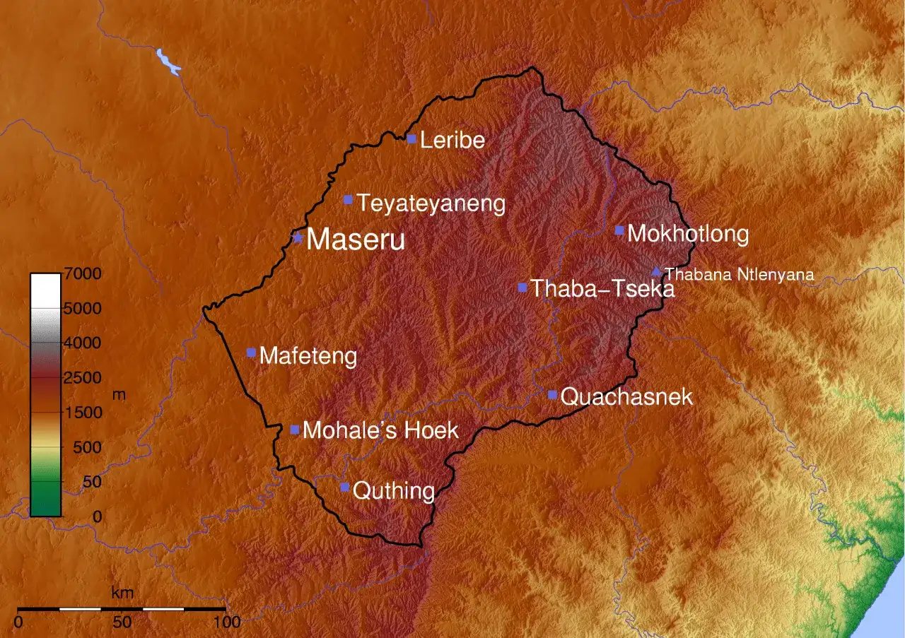 Mapa topograficzna państwa Lesotho z zaznaczonymi miastami, w tym stolicą Maseru. Kolory wskazują wysokość nad poziomem morza.