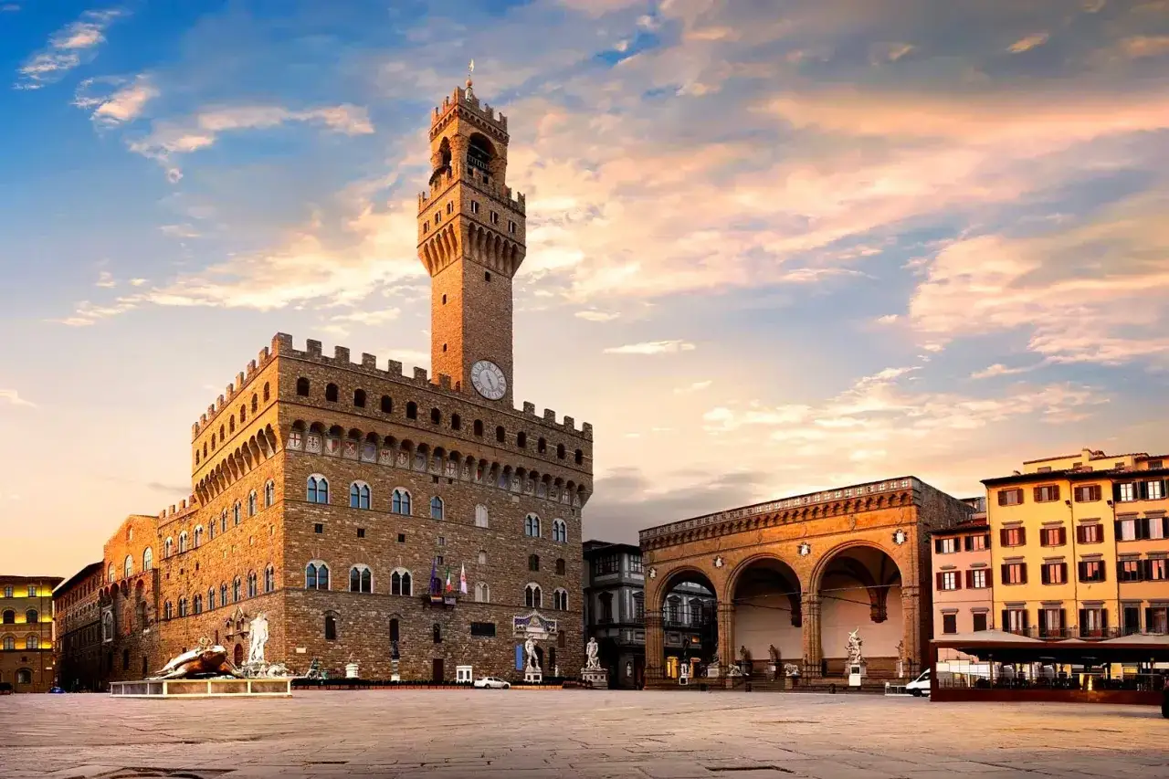 Palazzo Vecchio e la Loggia dei Lanzi, perfetti per scoprire cosa visitare a Firenze in 3 giorni.