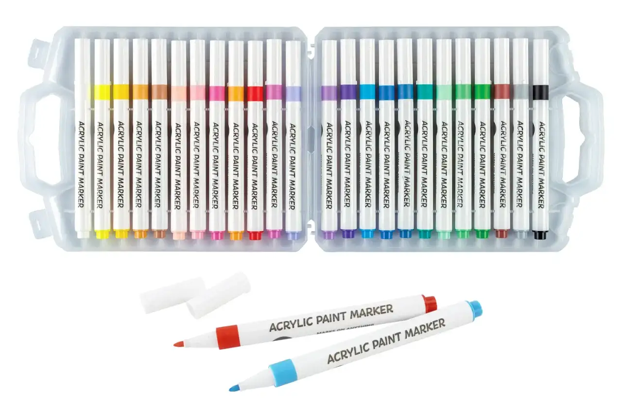Un étui transparent contient une large gamme de marqueurs peinture acrylique de couleurs vives, prêts pour toute utilisation créative.