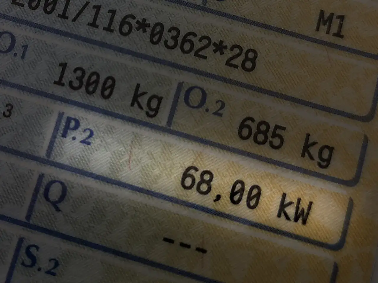 Dane techniczne pojazdu: masa 1300 kg, moc 68,00 kW. To całkiem sporo 