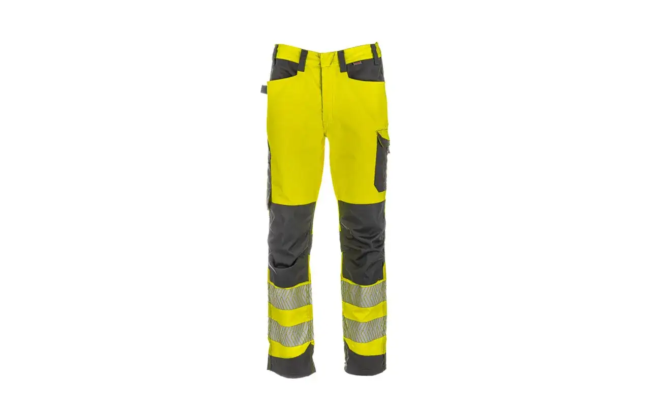 Pantalones de trabajo amarillos y grises con bandas reflectantes, ropa de alta visibilidad normativa para m&aacute;xima seguridad.
