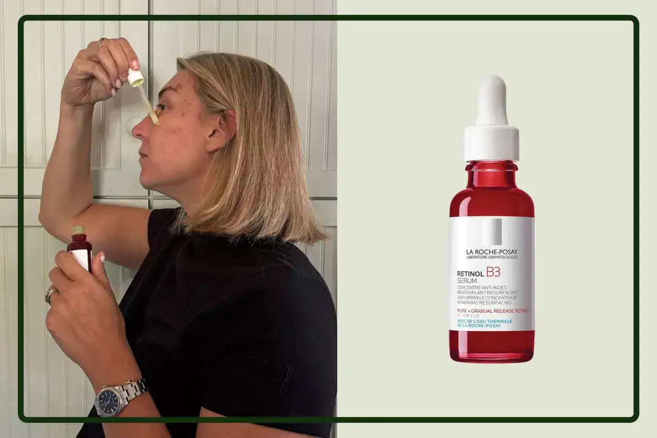 Kobieta aplikuje serum z retinolem. Obok buteleczka La Roche-Posay Retinol B3 Serum.