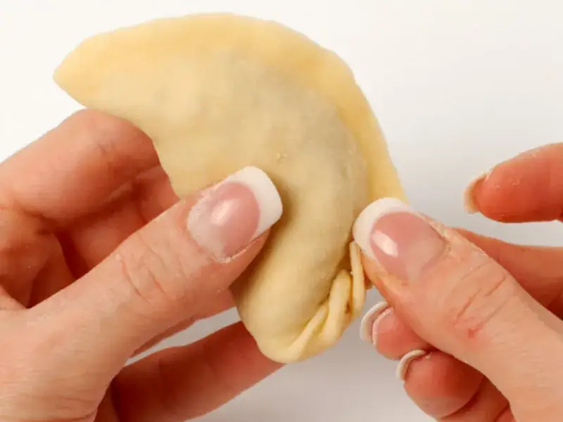 r&oacute;żne wzory brzeg&oacute;w pierog&oacute;w