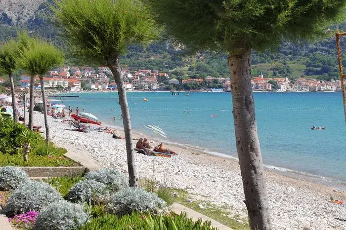 Najpiękniejsze plaże Krk por&oacute;wnanie