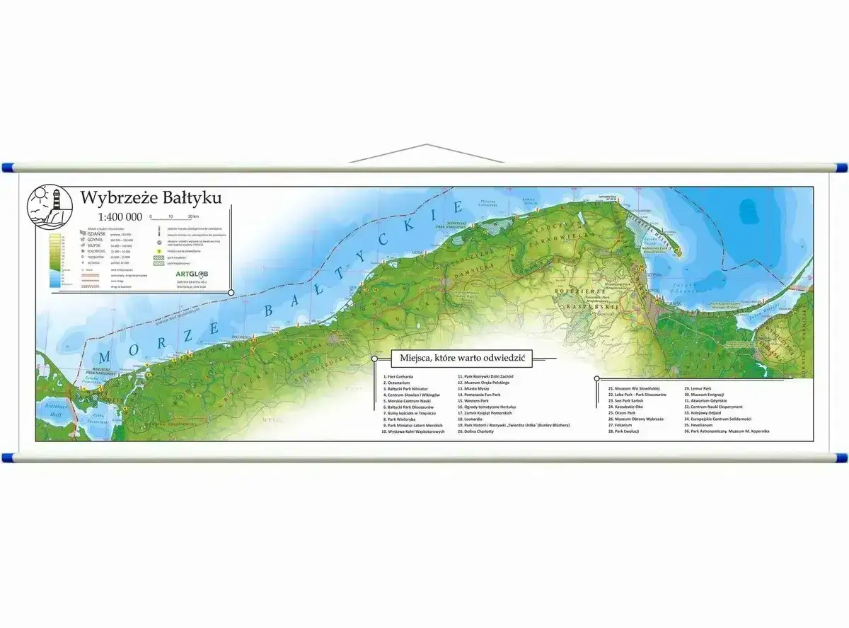 Mapa wybrzeża Bałtyku z zaznaczonymi atrakcjami turystycznymi. Widoczna linia brzegowa Bałtyku, miasta i parki.