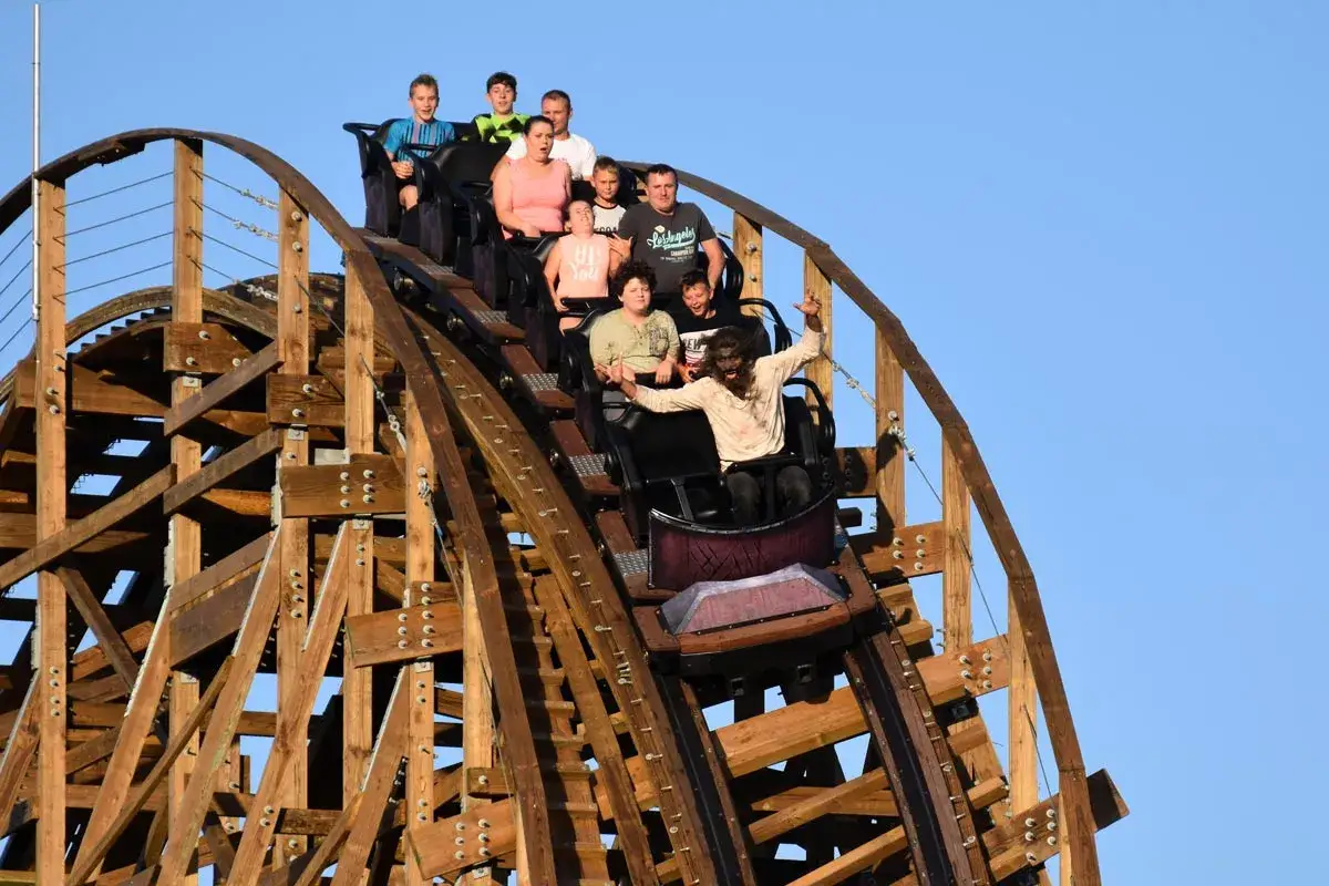 Majaland G&oacute;raszka rollercoaster Wilkołak