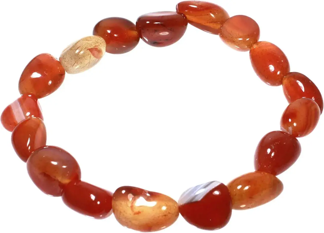 Bracciale con pietre di corniola, una pietra associata al segno zodiacale del Toro, che dona energia e vitalità.