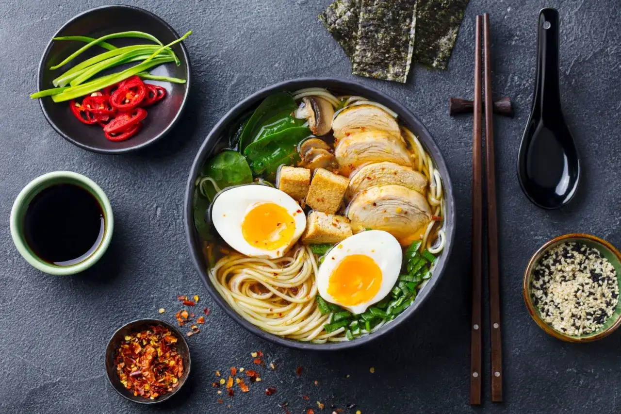 ros&oacute;ł i ramen por&oacute;wnanie