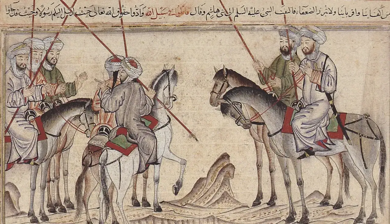 Reiter mit Lanzen und Turbanen, die auf Pferden reiten. Die Szene erinnert an die Schlacht von Al-Anfal.