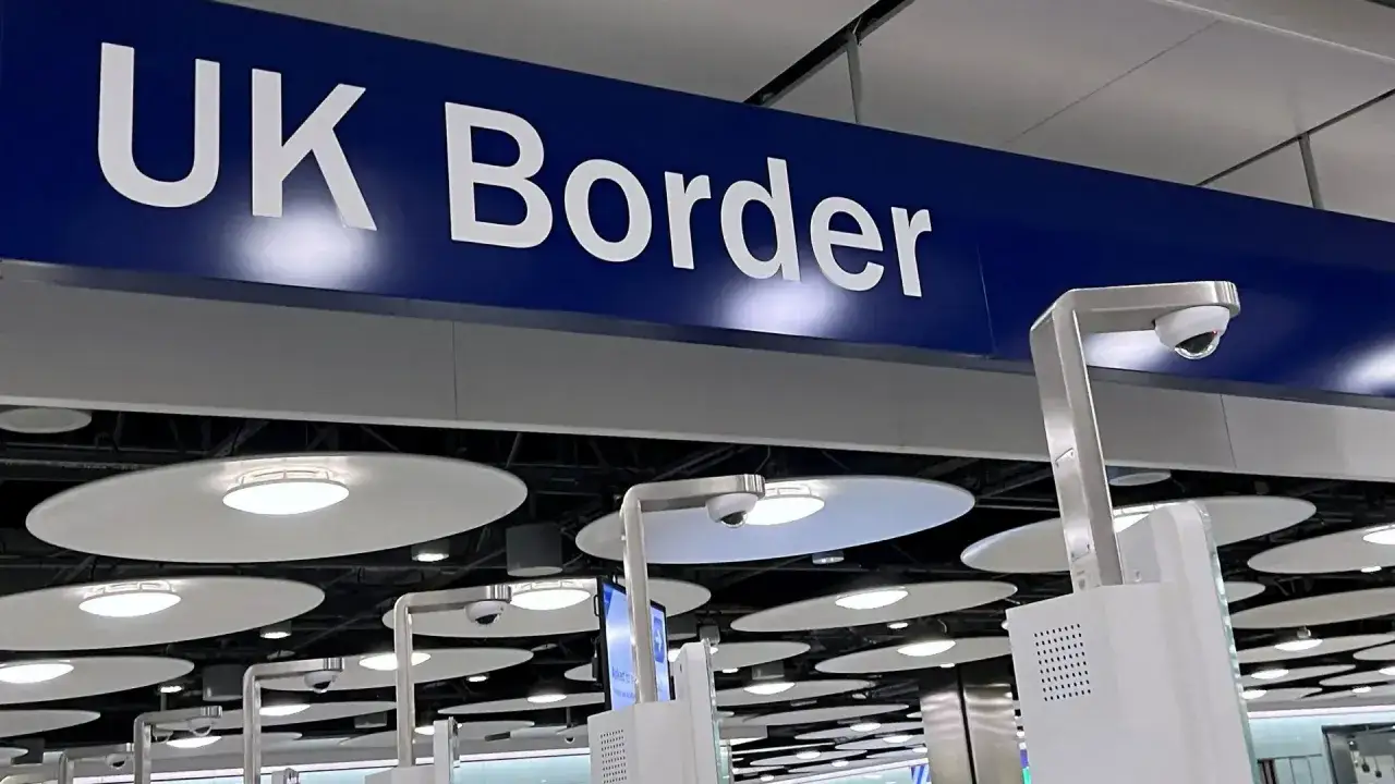Control de frontera del Reino Unido. Recuerda que hace falta pasaporte para ir a Londres.