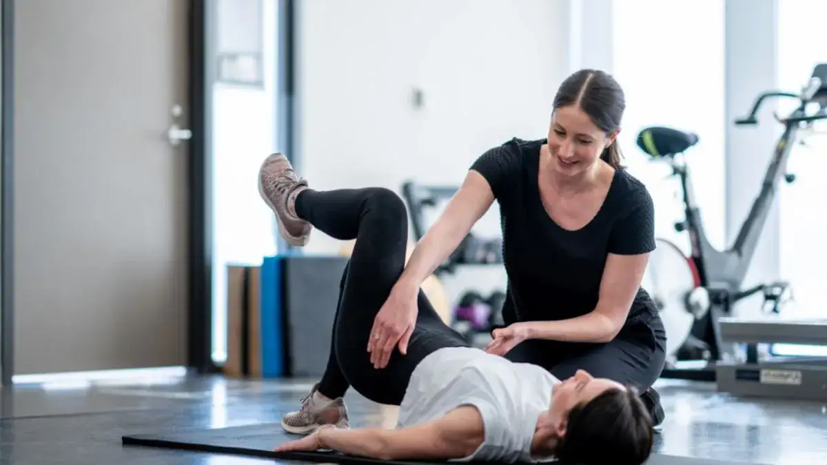Fizjoterapeuta technik masażysta trener personalny por&oacute;wnanie