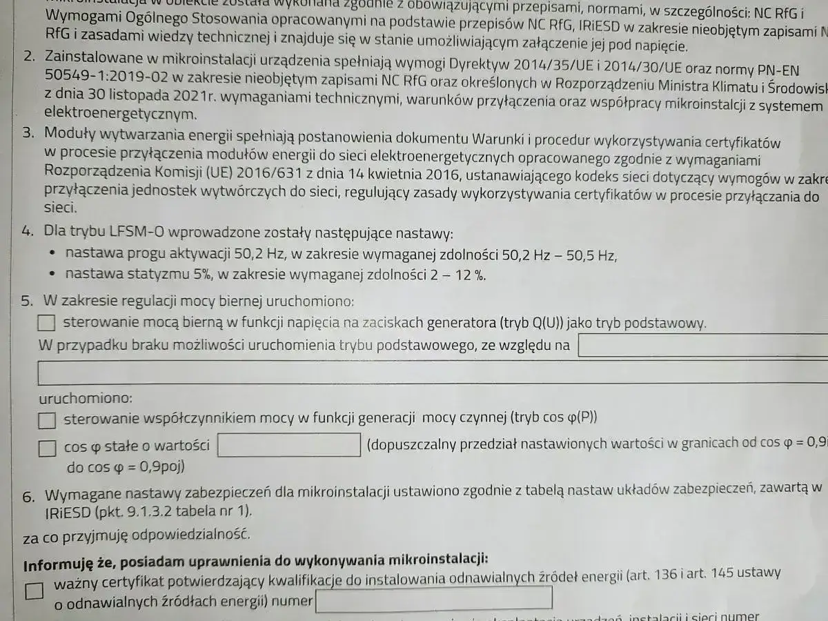 Karta danych technicznych Tauron: nastawy zabezpieczeń mikroinstalacji, tryb Q(U) i cos φ(P), certyfikat kwalifikacji.