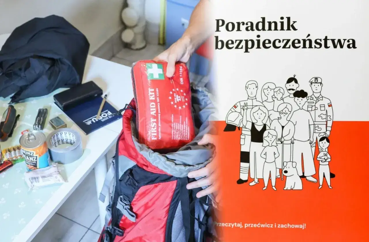 Przygotowania do wojny: pakowanie plecaka z apteczką, konserwami i bateriami. Obok poradnik 