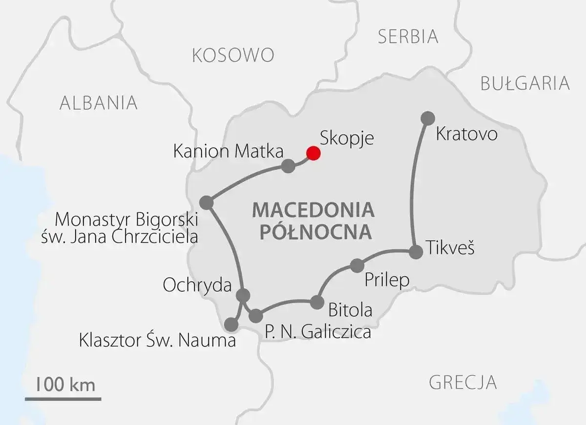 Mapa turystyczna Macedonii Północnej z zaznaczonym wjazdem do Skopje, Kanionem Matka, Ochrydą i innymi atrakcjami. Skala 100 km.