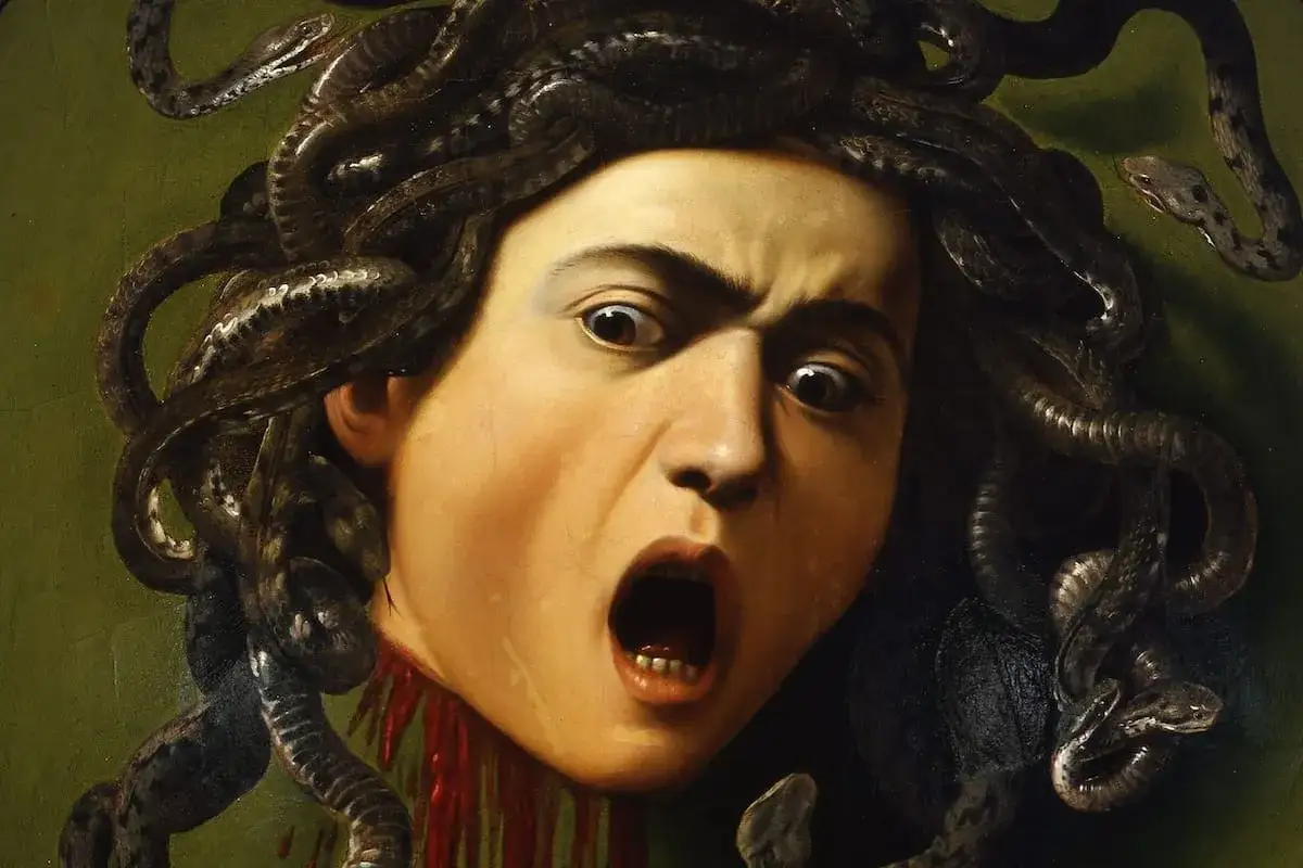 La tête coupée de la gorgone Méduse, ses cheveux de serpents s'agitant dans un cri de terreur.