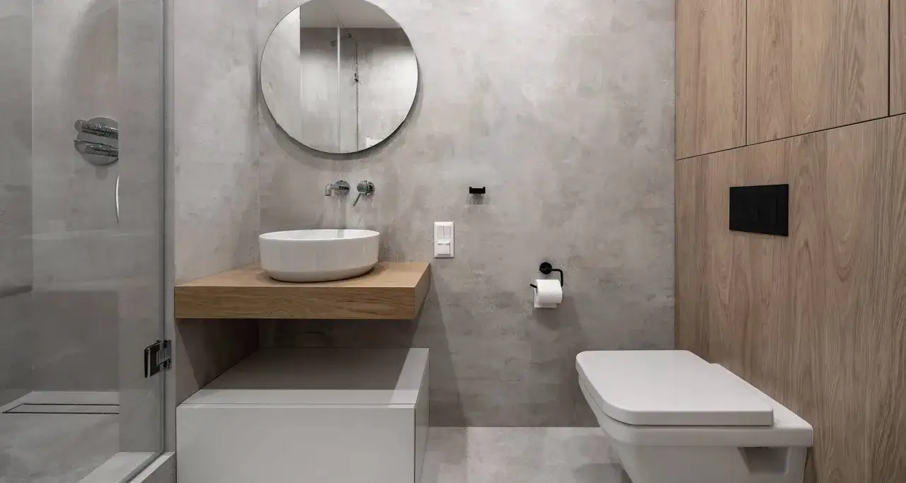 Modernes Bad mit Dusche, Waschbecken auf Holzkonsole & WC. Fugenloser Boden Erfahrungen: pflegeleicht & stilvoll.