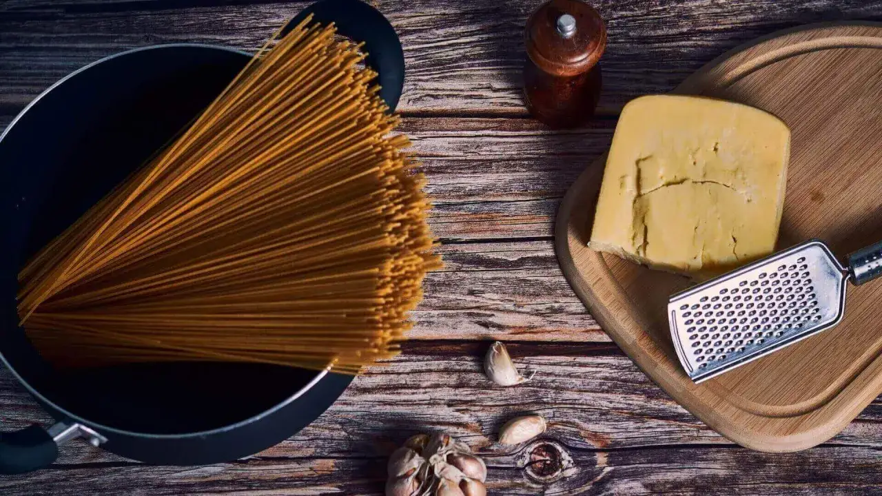 różne sery do spaghetti