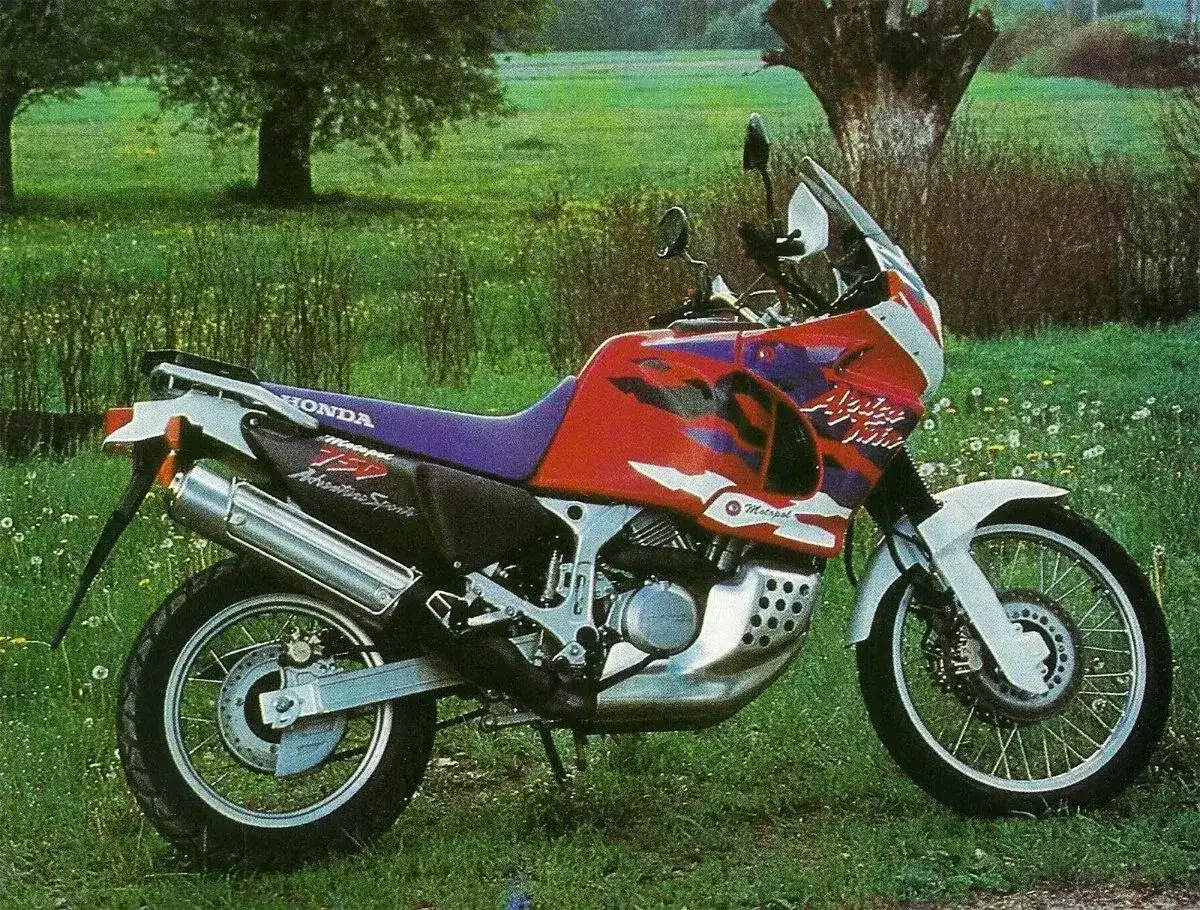 Honda Africa Twin 750. Choć legendarny, ma swoje wady, jak każdy motocykl.