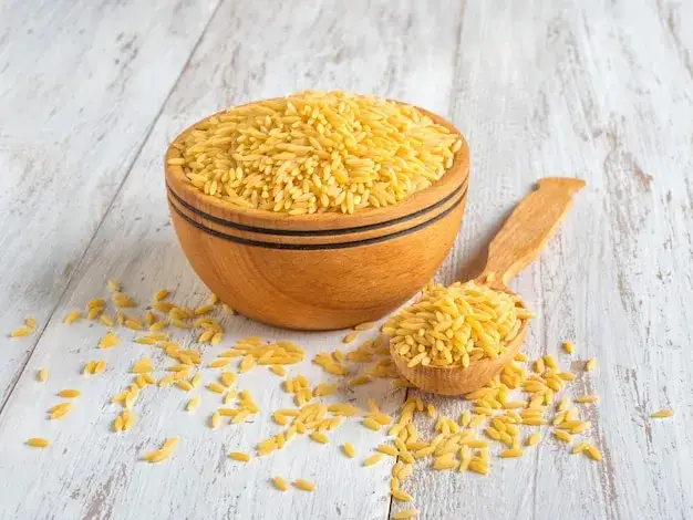 makaron orzo w misce