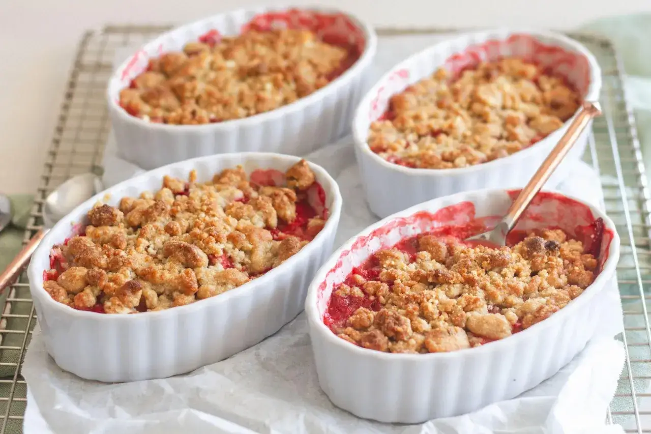 Rabarbar crumble wiosna