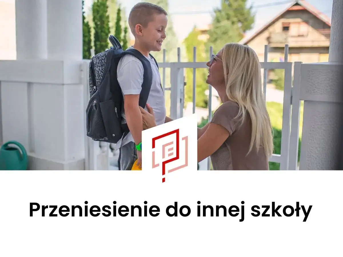Chłopiec z plecakiem i mama przed domem. Rozpoczyna się zmiana szkoły średniej w 2 klasie technikum.