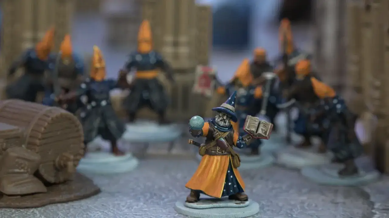 Magiczna bitwa! Czarodziej z kulą i księgą prowadzi armię w **black rose wars**.