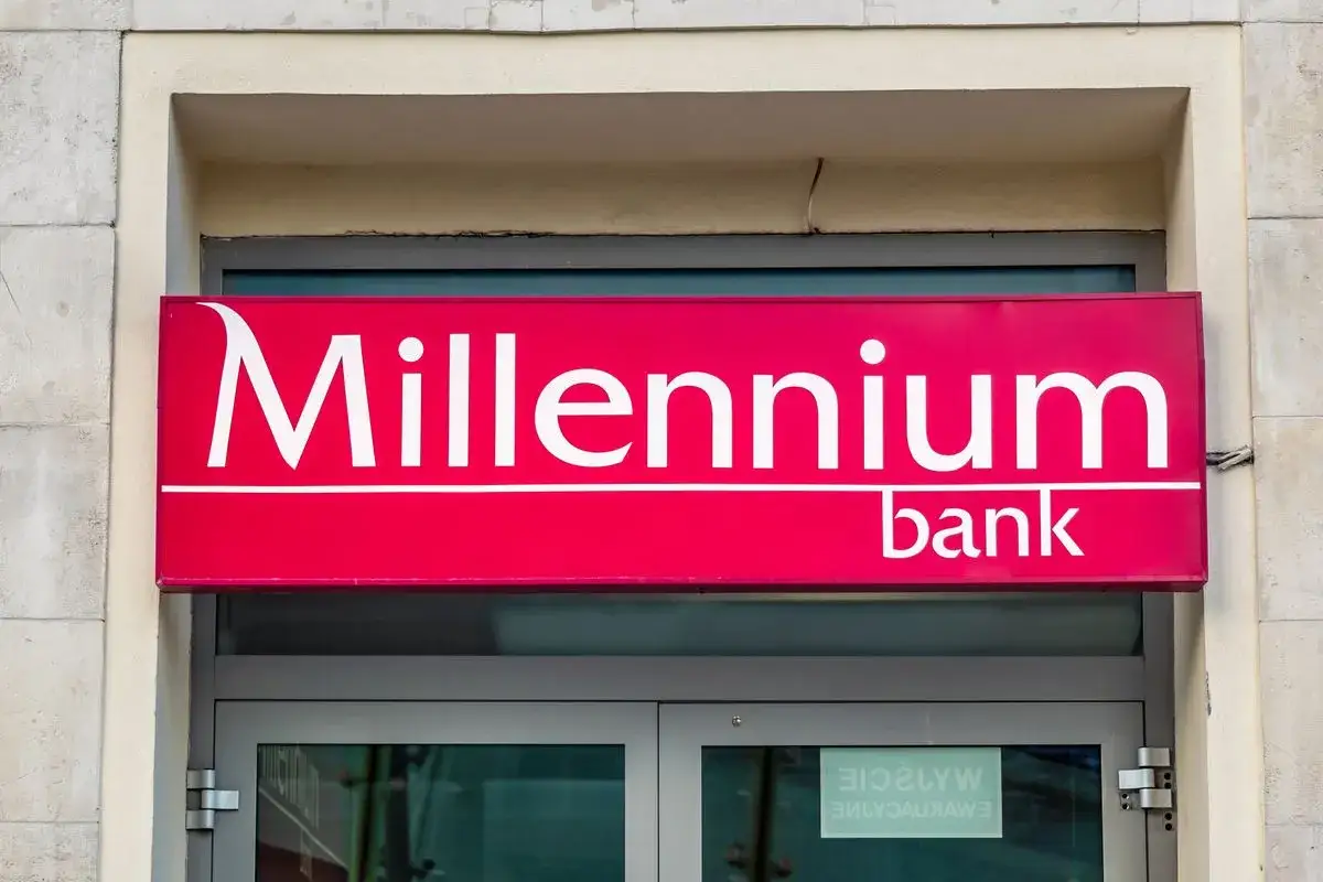 Logo banku Millennium. Czy to już ile to millenium?