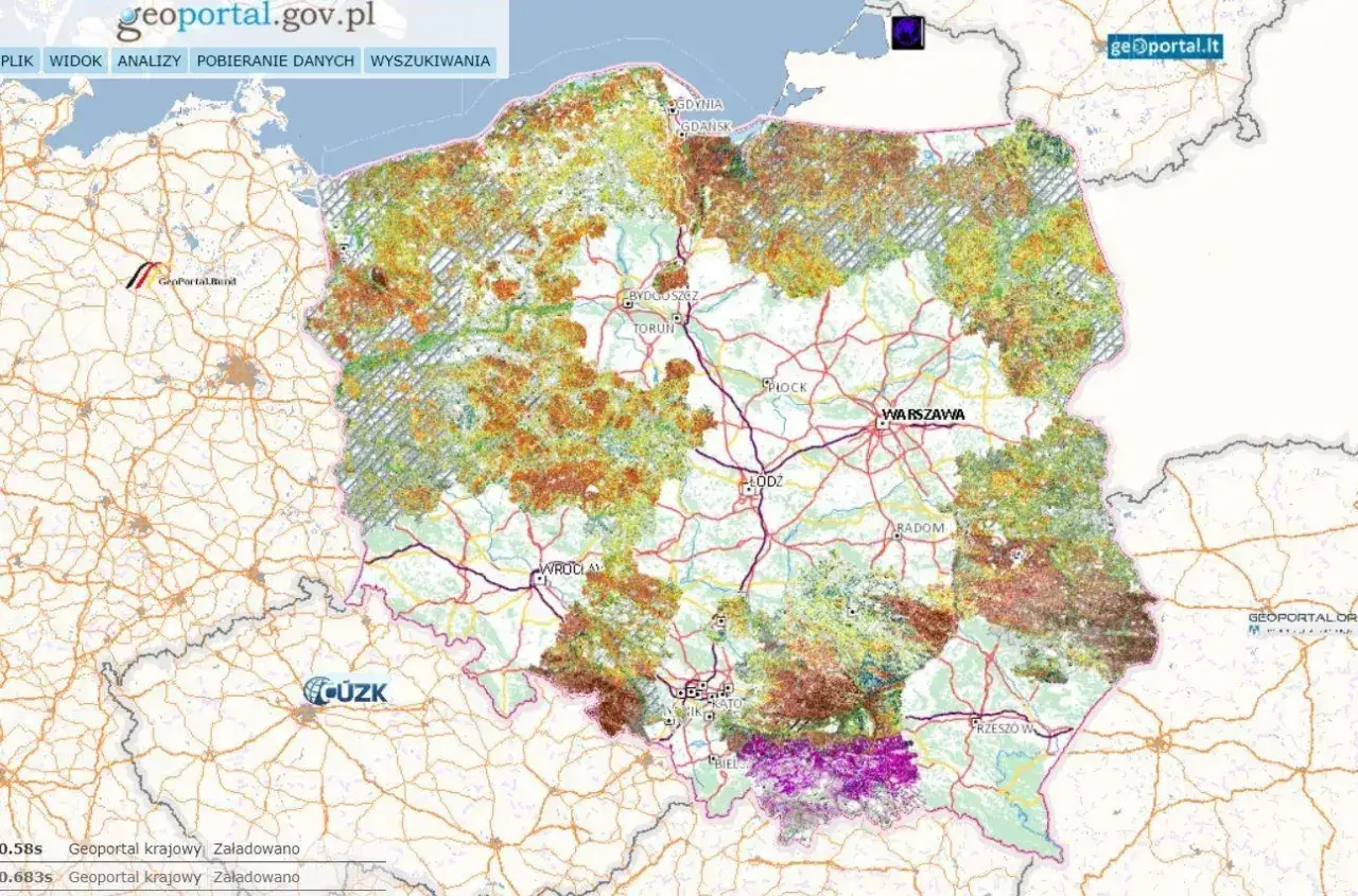 Mapa Polski z kolorowymi obszarami pokazującymi różne typy gleb. Użyj geoportal.gov.pl, jak sprawdzić klasę ziemi.