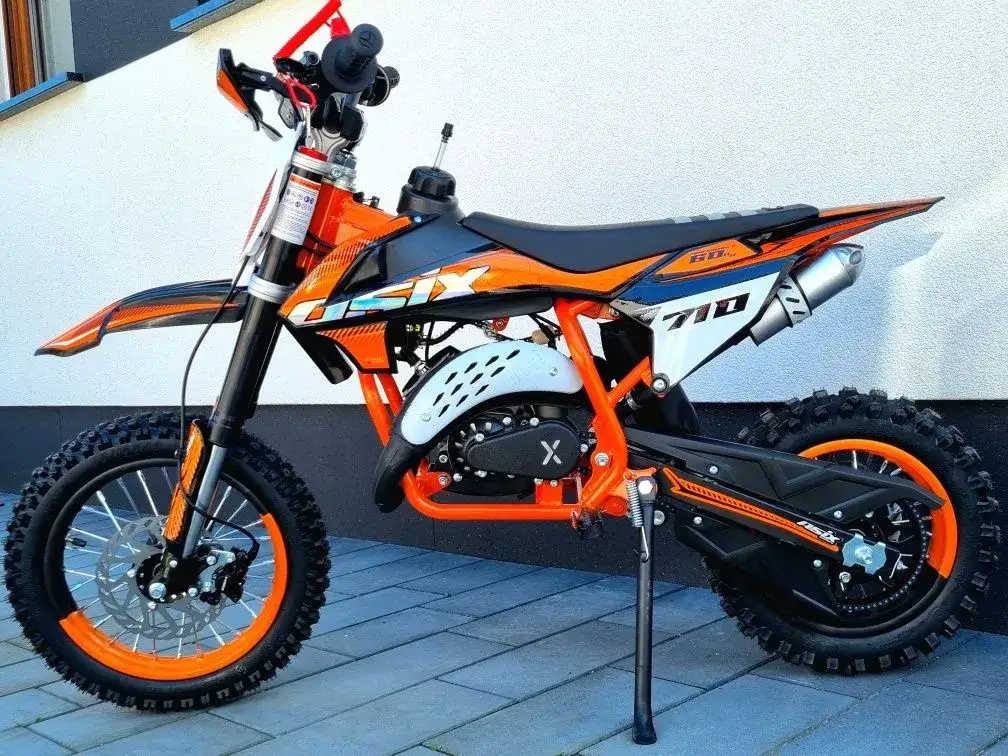 różne silniki dwusuwowe motocykl skuter piła