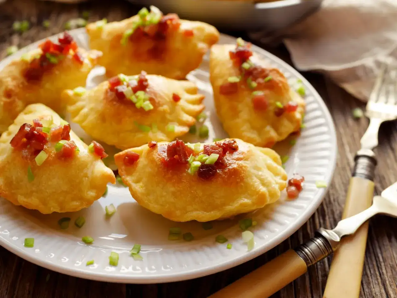 ciasto na pierogi pieczone bez drożdży gotowe