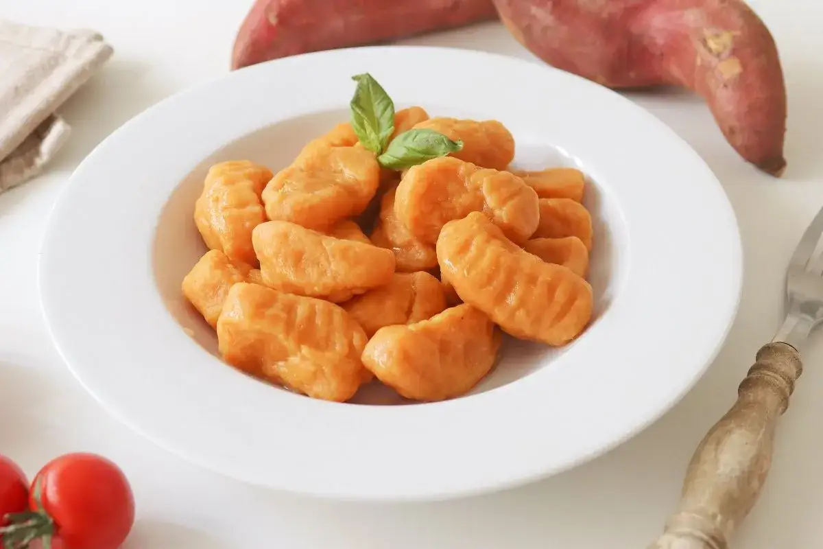 Gnocchi de batata caseros, listos para disfrutar. Una deliciosa receta de gnocchi de batata.