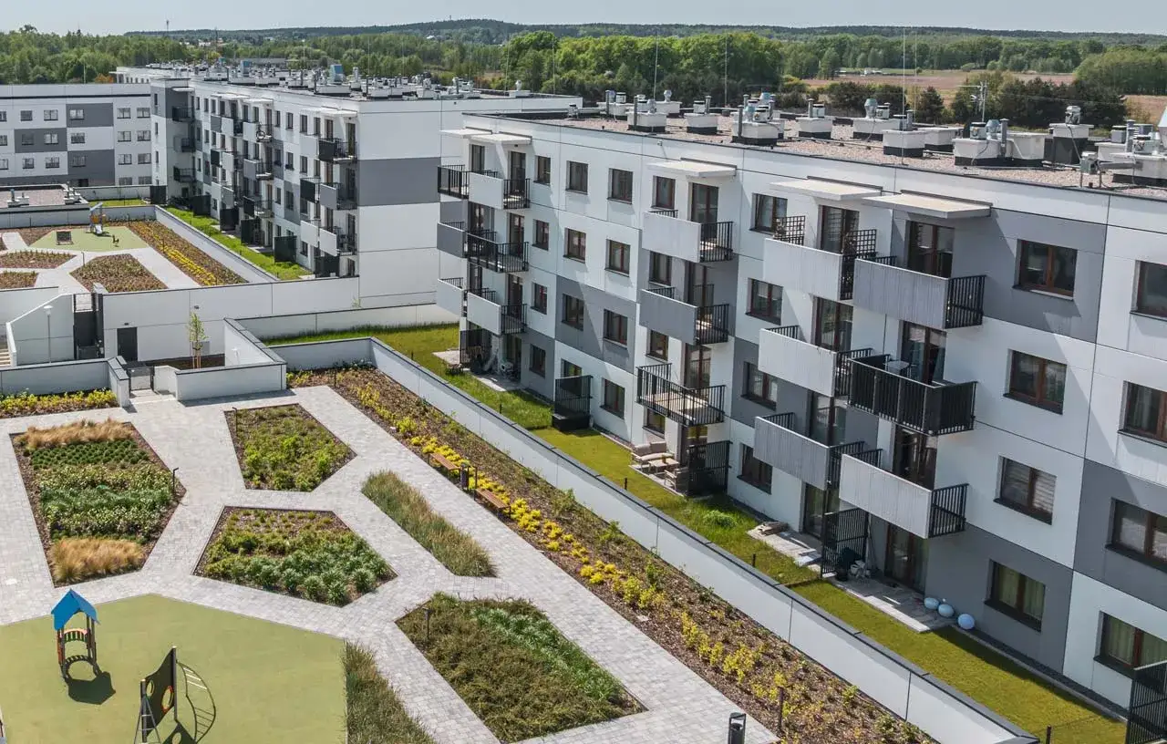 Nowe osiedle z zielonymi dziedzińcami. Czy zakup mieszkania trzeba zgłosić do urzędu skarbowego? Dowiedz się, jakie formalności czekają na nabywcę.