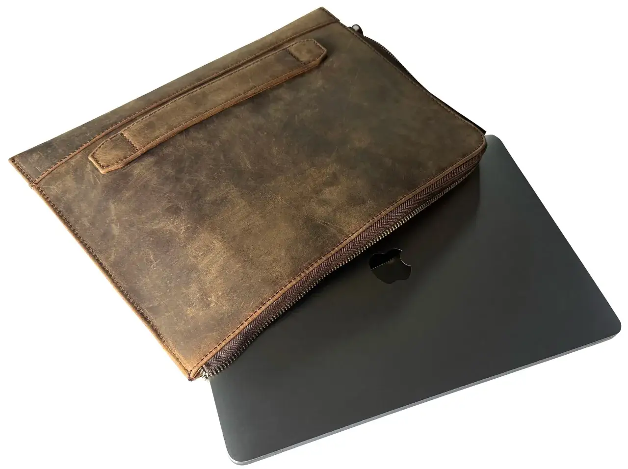 Ett stilrent datorfodral i brunt skinn, perfekt för din laptop.