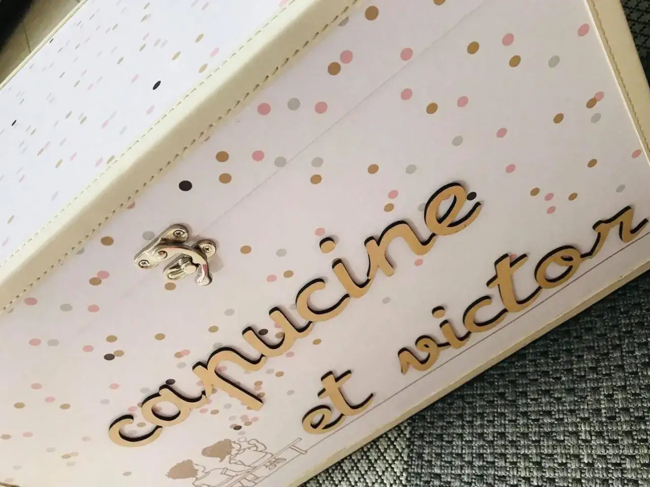 Boîte souvenir mariage personnalisée avec les prénoms 