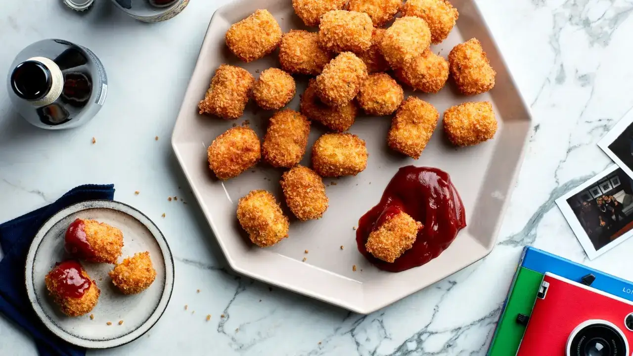 Knusprige Happen, perfekt als Fingerfood für Kinder. Dazu Ketchup und gute Laune.
