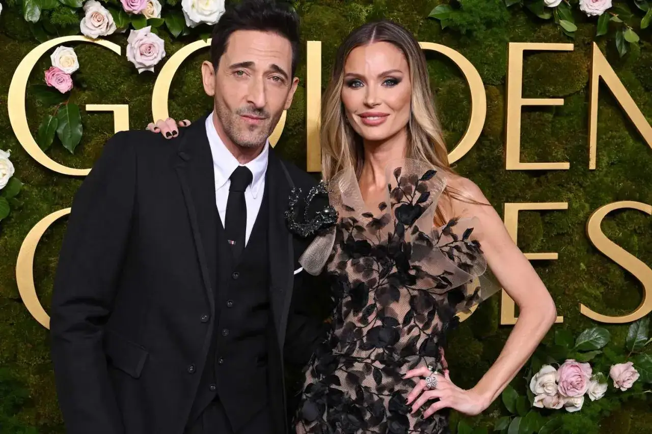 Adrien Brody z żoną Georginą Chapman na ściance.
