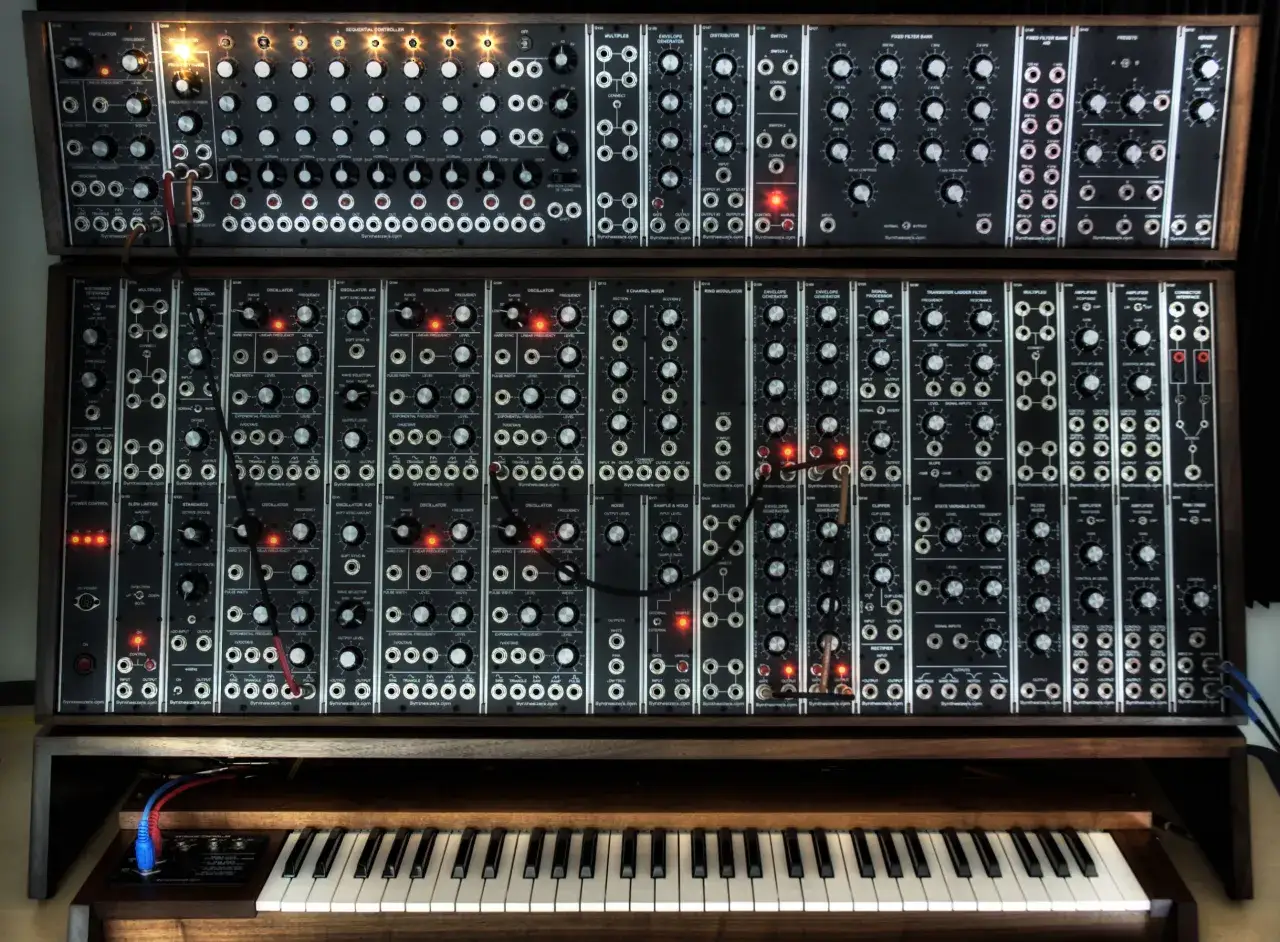 Syntezator modularny lub studio muzyki elektronicznej