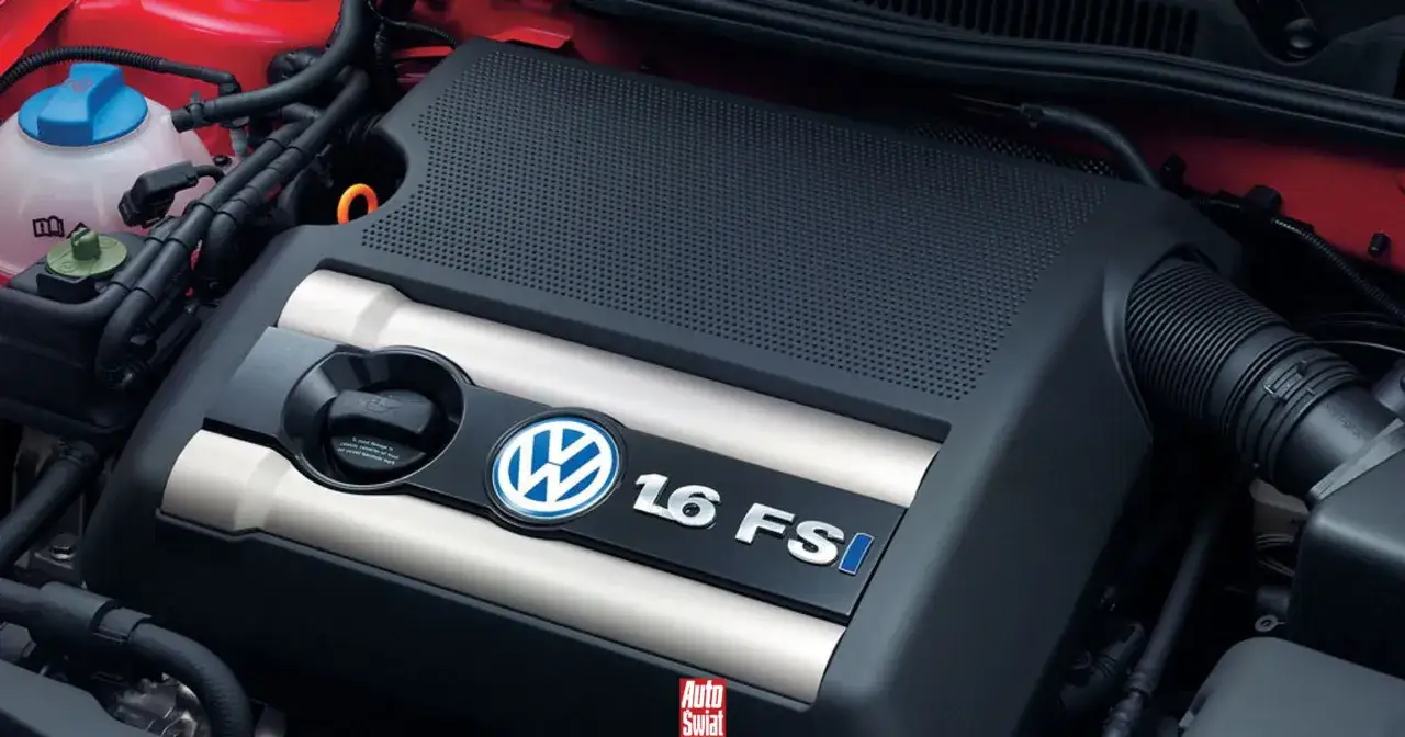 Silnik Volkswagen 1.6 FSI z widocznym logo marki.