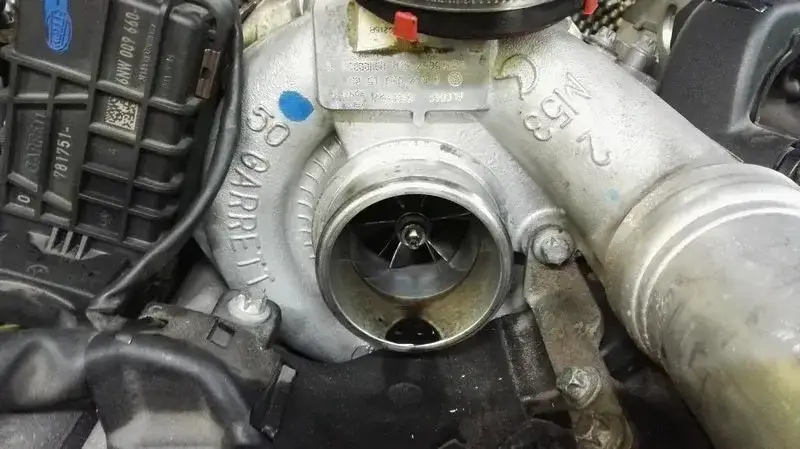 uszkodzona turbosprężarka po nieprofesjonalnym chip tuningu